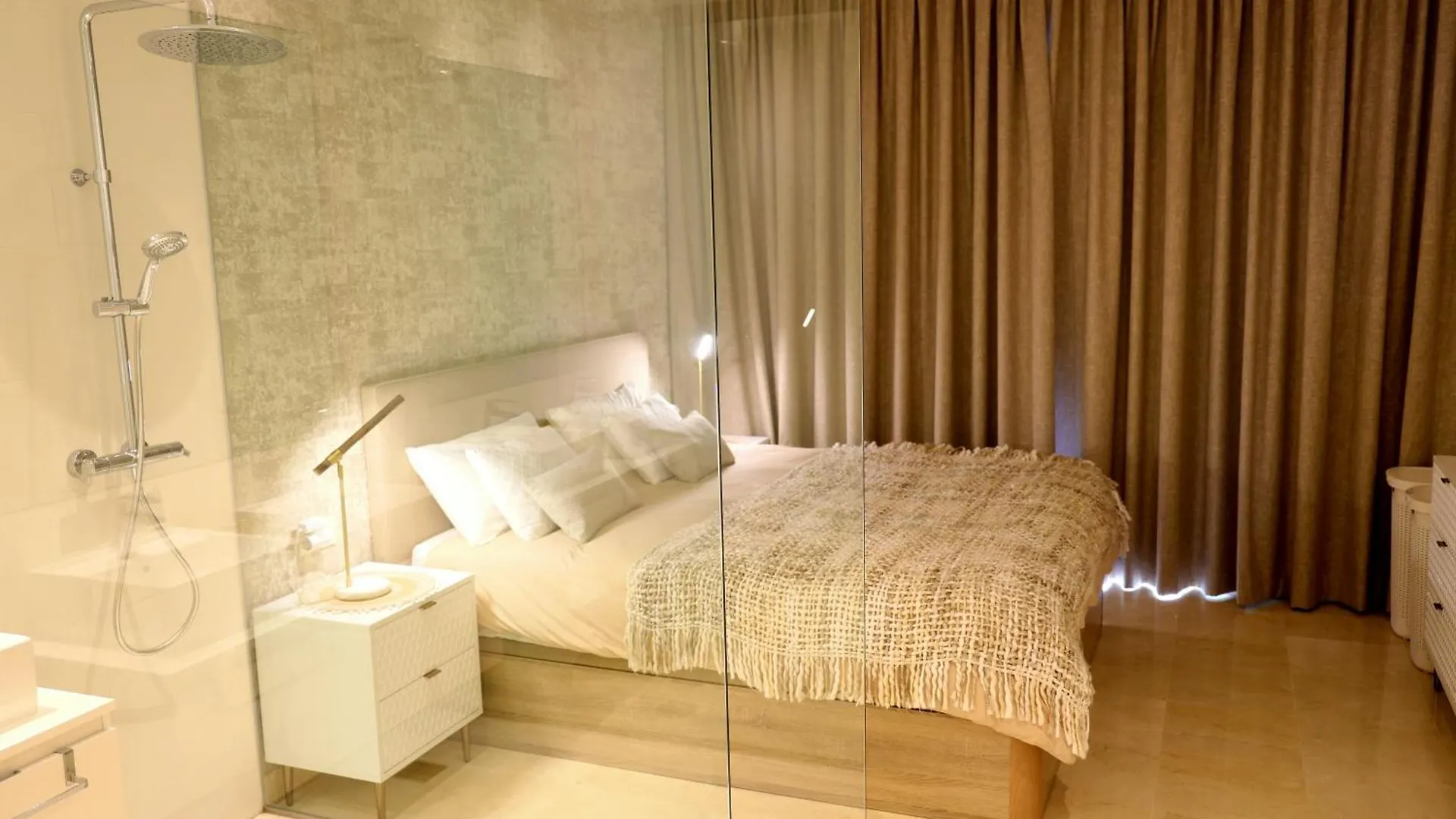 Modern Three Bedroom Apart- 6 Pools- Gym -Sun 482 Estepona