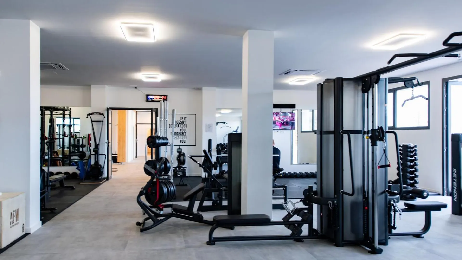 Modern Three Bedroom Apart- 6 Pools- Gym -Sun 482 Estepona