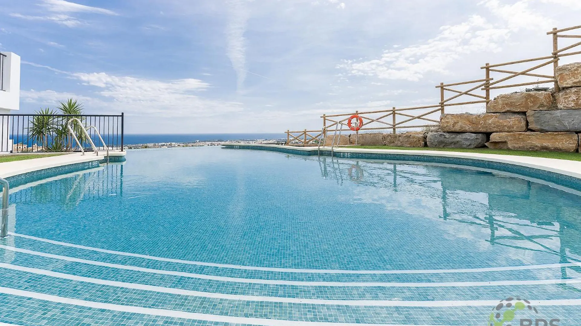Apartment Modern Three Bedroom Apart- 6 Pools- Gym -Sun 482 Estepona