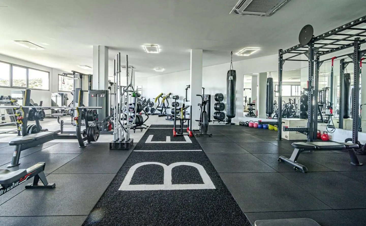 Modern Three Bedroom Apart- 6 Pools- Gym -Sun 482 Estepona Apartment