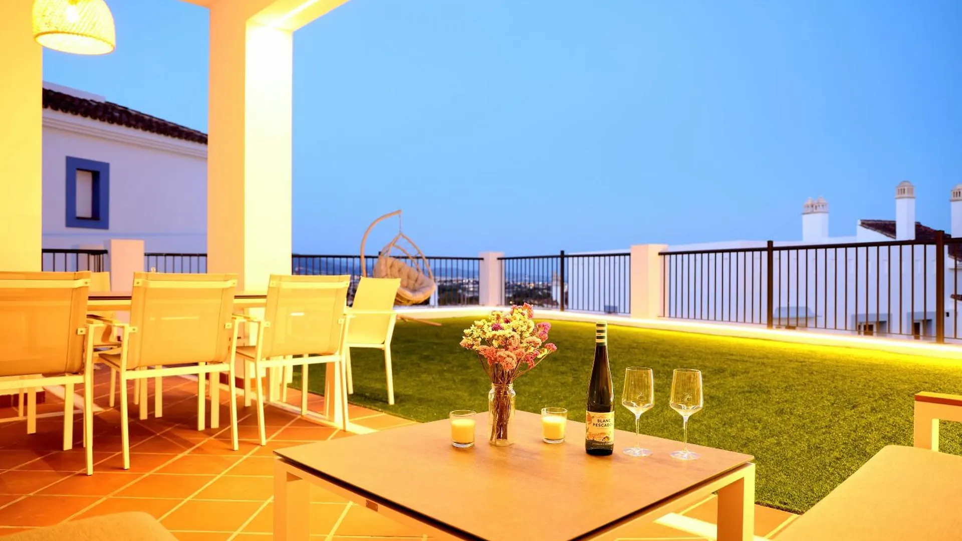Modern Three Bedroom Apart- 6 Pools- Gym -Sun 482 contacts